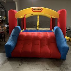 Little tikes jump n slide bounce house