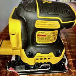 Dewalt XR 20 Max-20 Volt Brushless Sander 