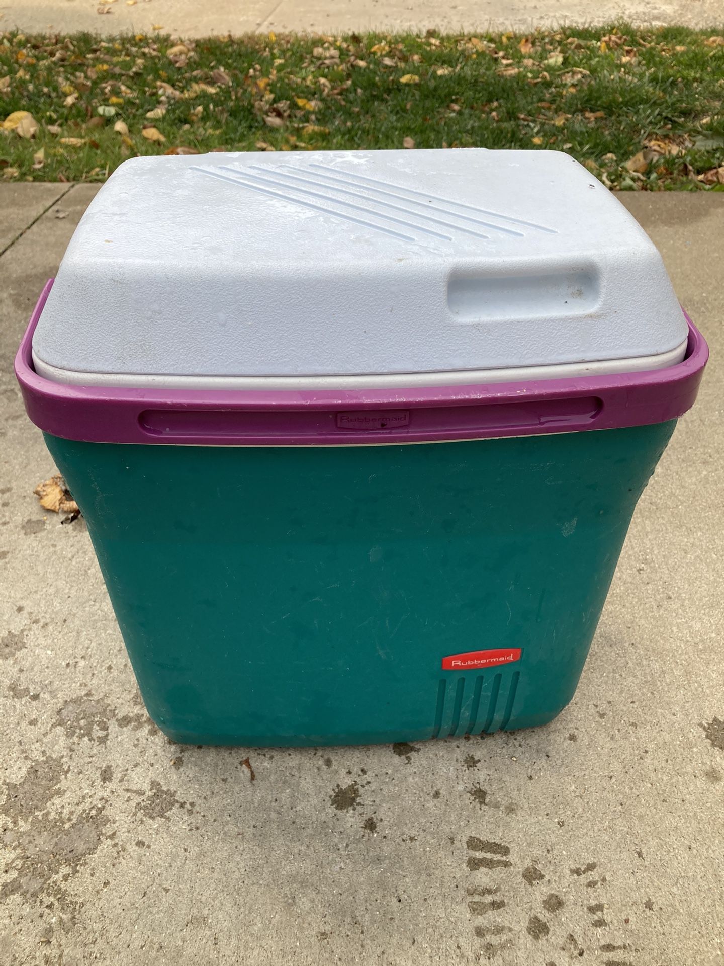 Rubbermaid cooler