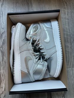 Jordan 1 mid