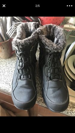 Women’s size 9 boots (faux fur)