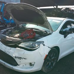 2019 Chrysler Pacifica For Parts Engine Motor And Transmission Good