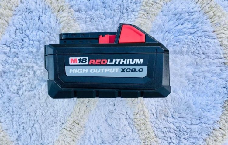 MILWAUKEE 8Ah Battery