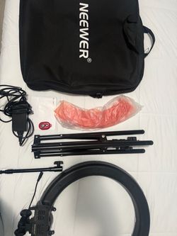 NEEWER RING LIGHT