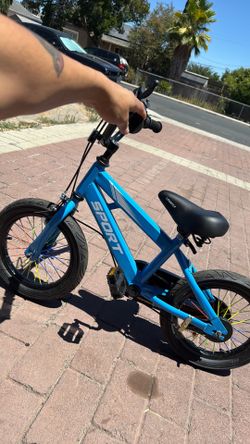Kids bike with training wheels