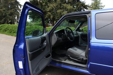 2005 Mazda B4000