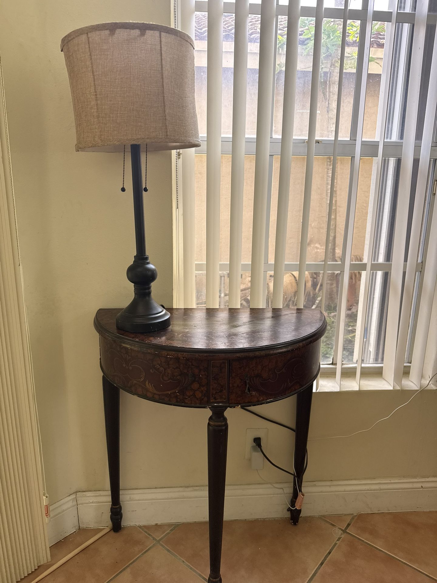 Corner Wood Antique Side Table With Lamp Included