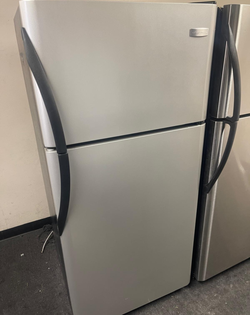 Frigidaire Top Freezer Fridge – Stainless, Clean, 19 cu ft