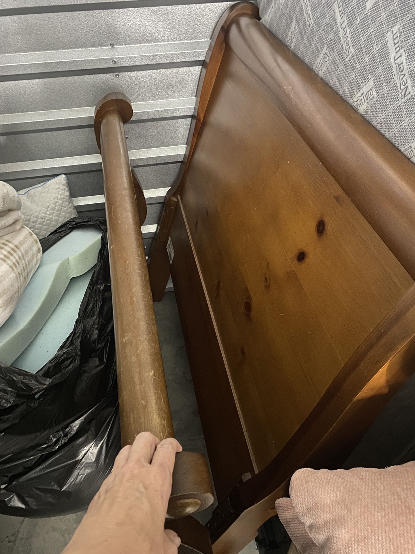 Twin Sleigh bed Frame (Basset Furniture)