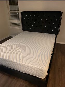 Queen bed with diamond trim