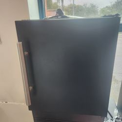 Uline 14 Inch Ada 23 Lbs Ice Maker 