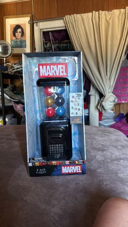 Marvel 13 pieces F•A•O Schwarz  -NEW YORK-
