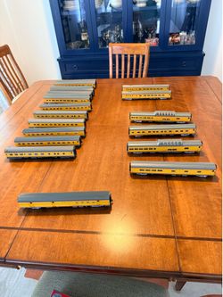 20 Walthers HO Scale Union Pacific Budd Passenger Cars – Pristine Condition