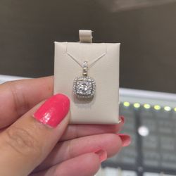 14k  Gold Diamond Pendant With Baguette Diamond 💎 💎💎💎