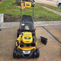 Dewalt 196cc Mower Like New $380 Price FIRM/ SEMINUEVA PRECIO FIRME $380