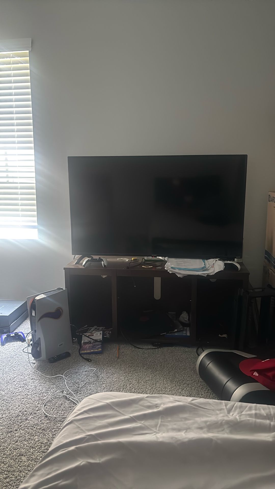 2 Tvs 32’ Inches And A 65 Inch