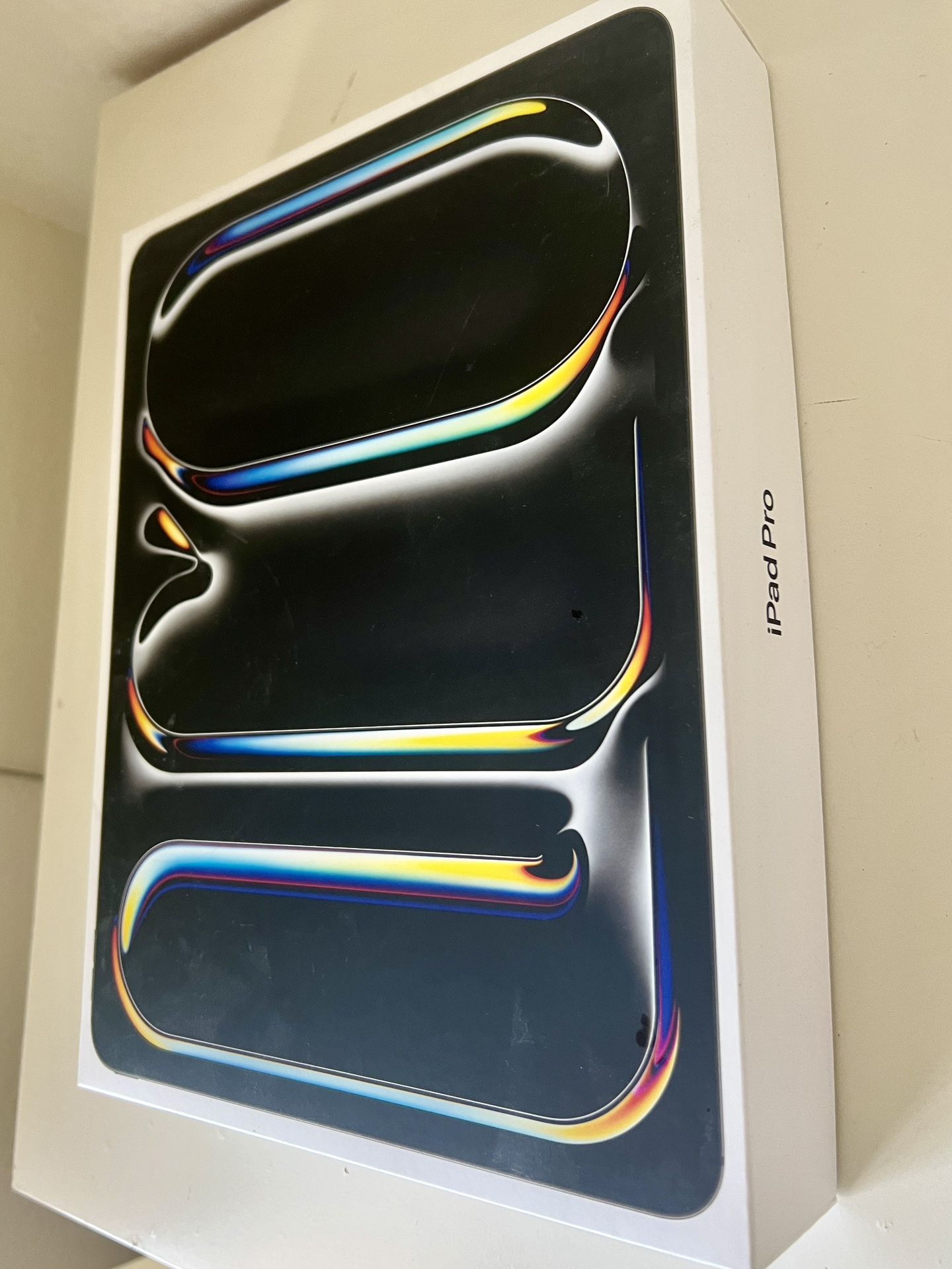 iPad Pro 13 inch (M4) Wi Fi + Cellular (256GB) & iPad Magic Keyboard Electronics & Media