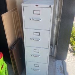 4 Drawer Filing cabinet