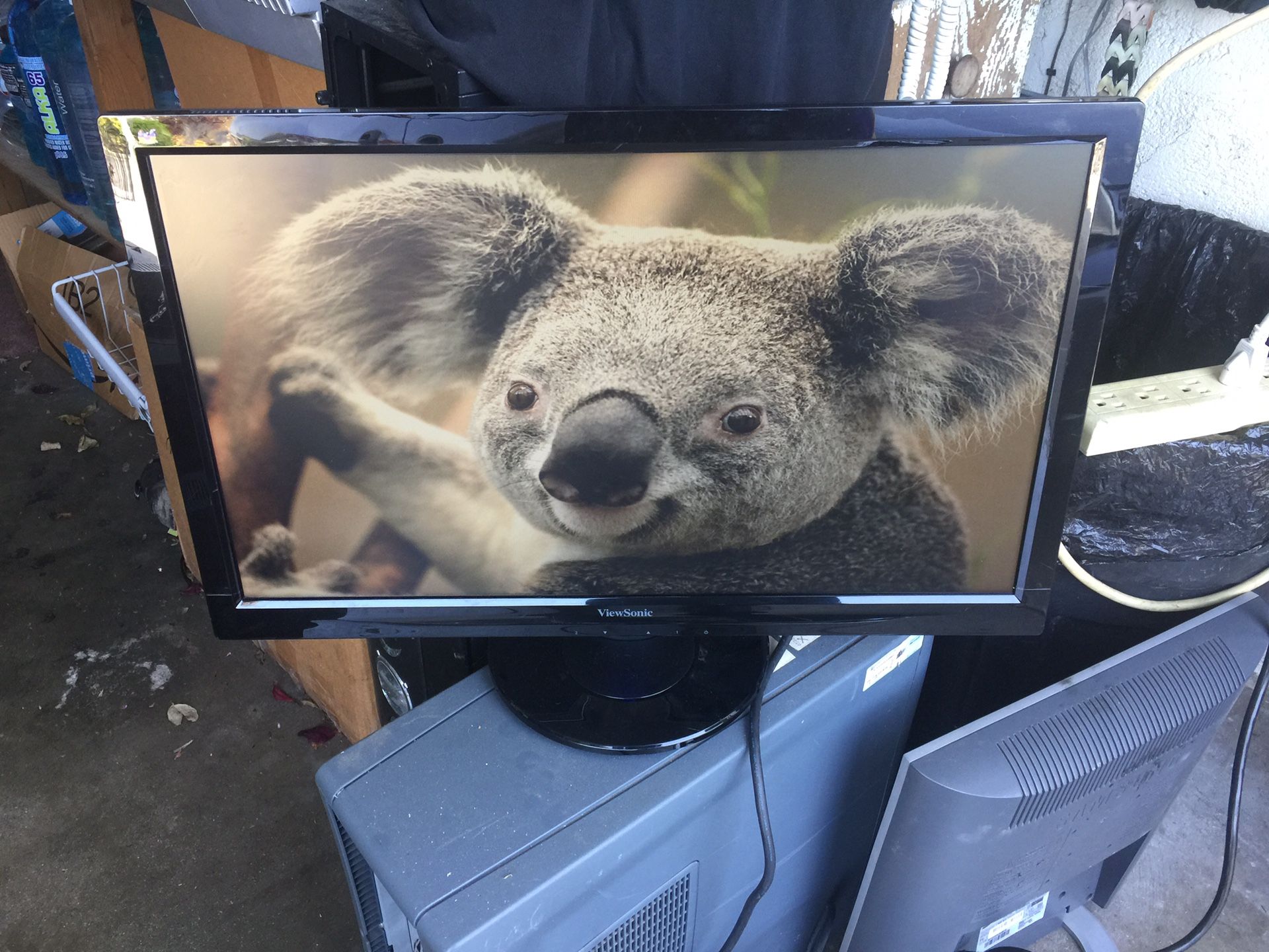 PC MONITOR VIEWSONIC 24” LED for Computer Or Security System LOOK !