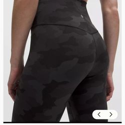 LuLulemon Swift Speed Crop Size 8