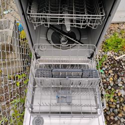 Dishwasher 