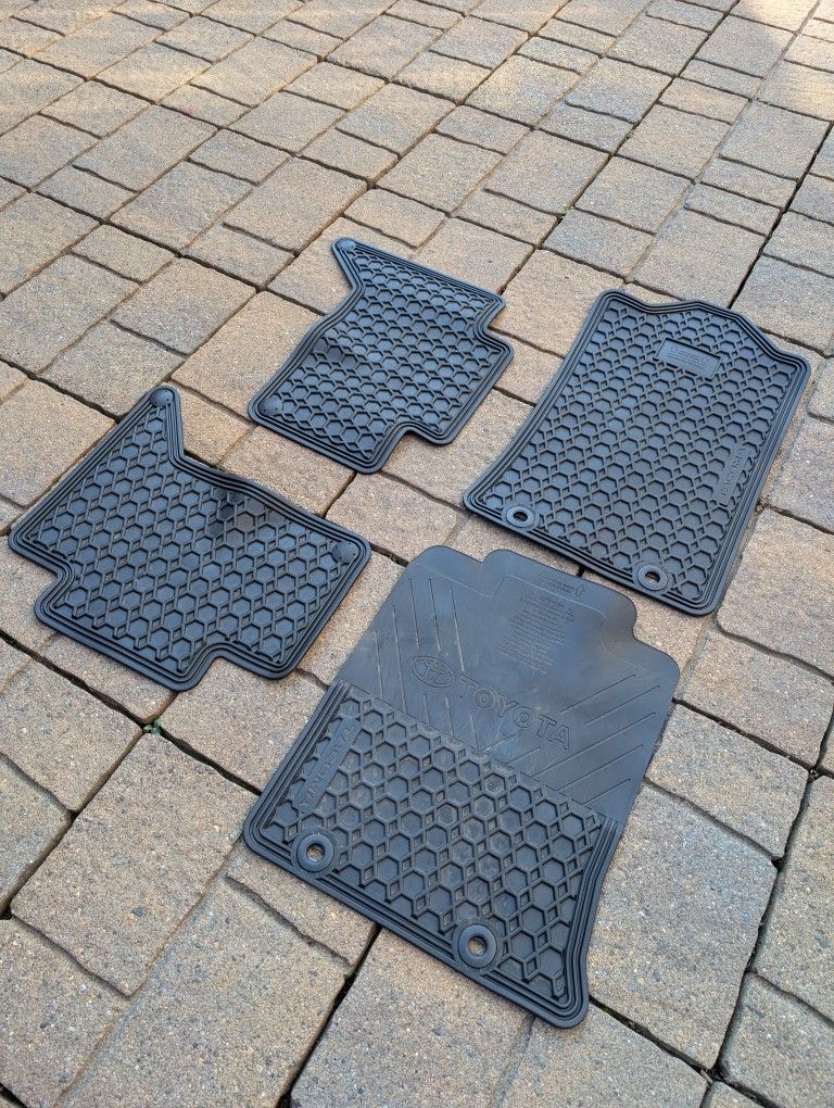 Toyota Tacoma Floor Mats 