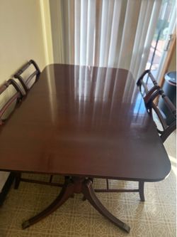 Solid wood dinning table with 3 extension leafs