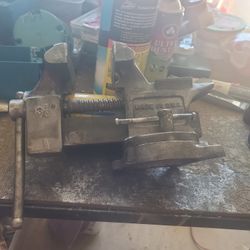 Vise Columbian Cleveland OH, Marked Made In USA, SWIVEL, 3 1/2 In Jaw Width, Old , All working, E MESA 