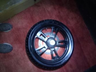 Motorcycle front wheel and tire