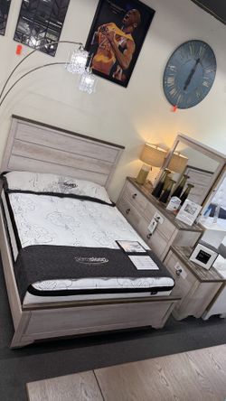 Elegant 4Pc Queen Bedroom Set