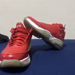 Jordan Max Aura 3 University Red