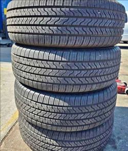 🎃 225 65 17 Bridgestone tires Con 80% de Vida Las 4