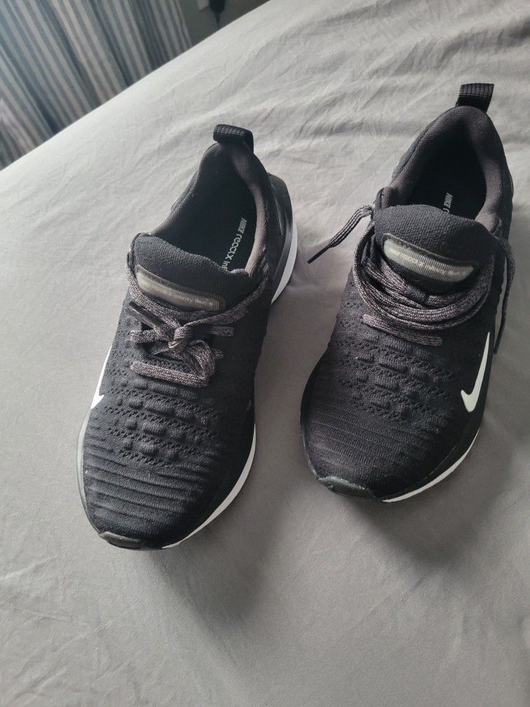 NEW NIKE REACTX RUN 4 WOMEN 6.5
11525 S HALSTED DUNKIN DONUTS/7111.S WESTERN WALGREENS 
55$ CASH ONLY 