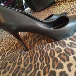 Charles By Charles David Size 8.5 Black Leather Heels In Great Condition 