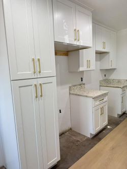 🔥 Complete Kitchen Set – Blue Shaker Cabinets + White Quartz Countertops 🔥