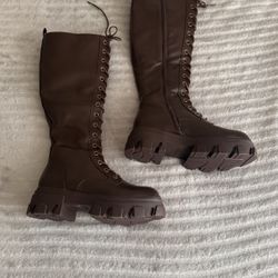 Women’s boots size 6 1/2 brand new