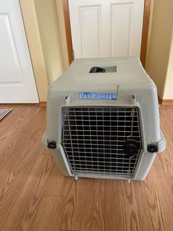 Pet travel carrier