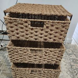 3 deep drawers very beautiful like new