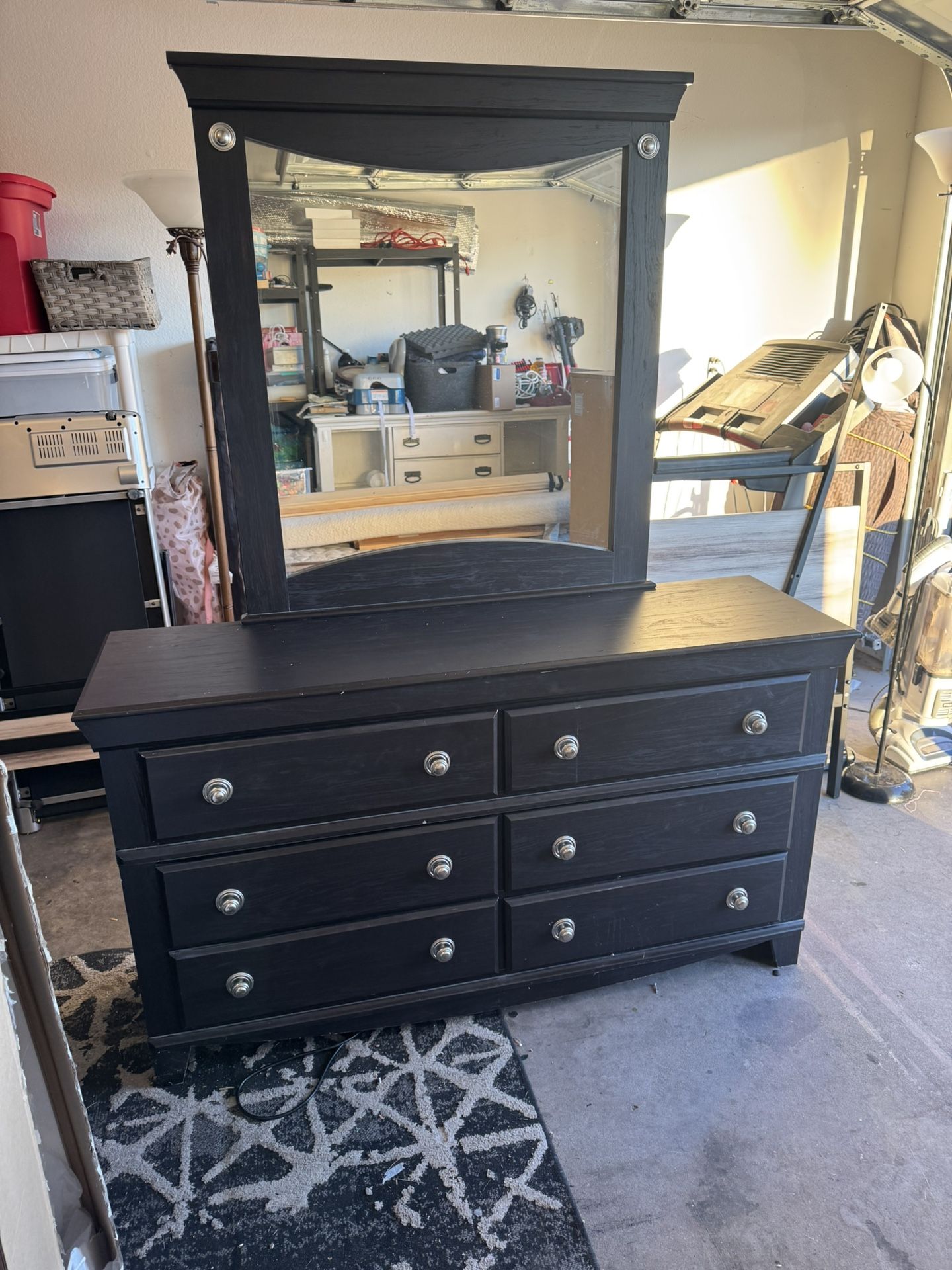 Dresser With Mirror