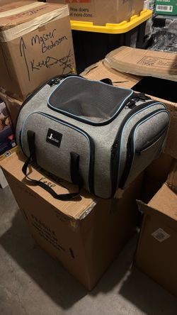 Large pet carrier