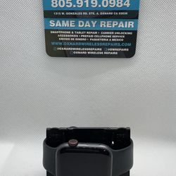 Apple Watch SE 44mm WIFI/GPS  $300