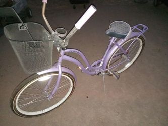 Scwinn girls beach cruiser bike with basket