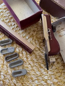 Vintage Kenmore SEWING MACHINE Buttonhole Attachment Zigzag Buttonholer all attachments included with original box