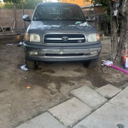 2000 toyota tacoma grey