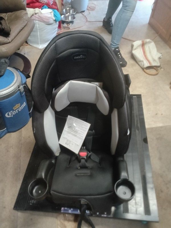 Evenflo Lx Plus
2 in 1 booster car seat