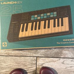 Launchkey Novation 25 (MK4)