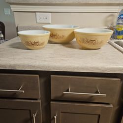 Vintage Pyrex 3pc nesting  bowls