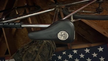 Demolition fast and loose pivotal Bmx seat