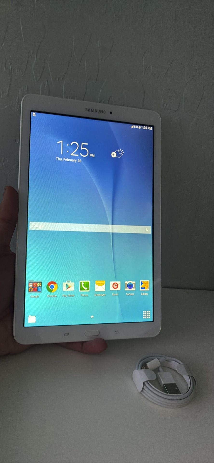 Samsung Tab E. Like New! -Big Screeb