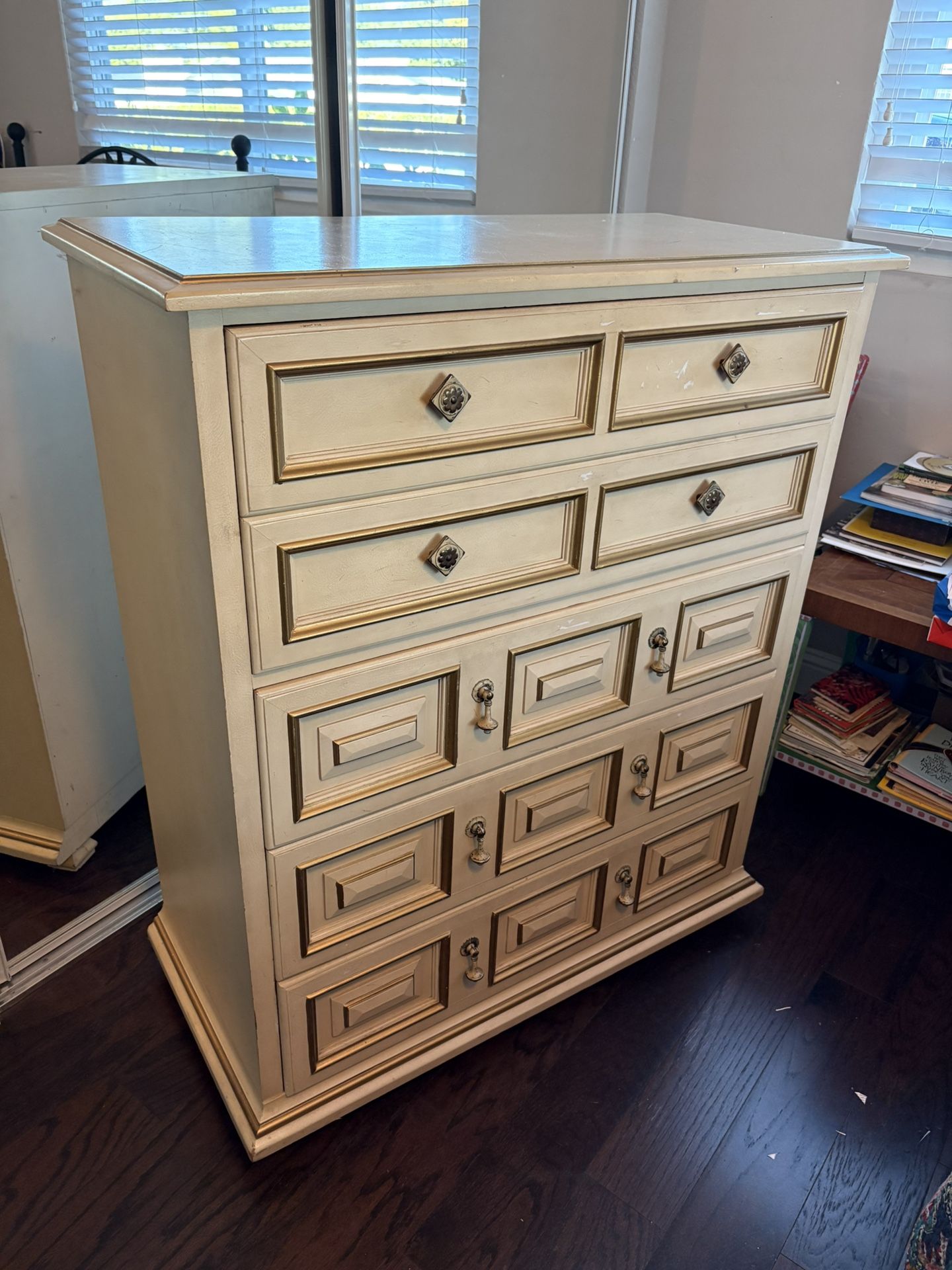 Dresser - On Castors